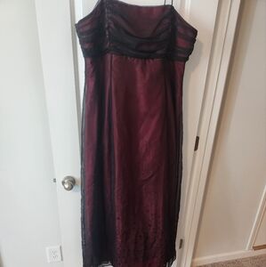 Formal Dress size 2x/22W red with a black overlay with some sparkly stars